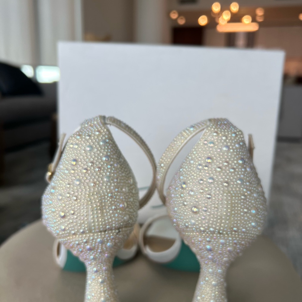 Betsey Johnson Pearl-Embellished Heels
Never worn/ size 7.5 - Picture 3 of 4